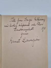 Sillien kimpussa Islannin vesillä : Elfvingin kalastuslaivueessa (signeerattu, tekijän omiste)