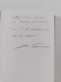 Ihmisestä on kysymys : arvot väkivallan maailmassa (signeerattu, tekijän omiste)