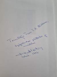 Nuijan varressa - ja nuijan alla : neljätoista vuottani korkeakoululaitoksen hallinnon arjessa (signeerattu, tekijän omiste)