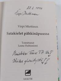 Satakielet pähkinäpuussa (signeerattu, tekijän omiste)