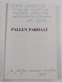 Pallen parhaat : kulttuurikuplittajan kuusi vuosikymmentä (signeerattu, tekijän omiste)