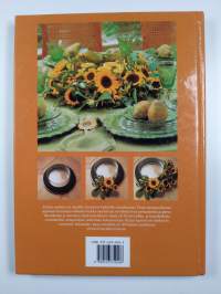 Kukka-asetelmia leikko- ja kuivakukista