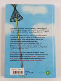 Konsta kesälaitumilla