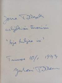 Sulle on sanoma täällä : runoja (signeerattu, tekijän omiste)