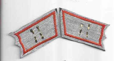 Lääkintä  alikersantti - kauluslaatat  pari arvomerkit