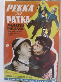 Pekka ja Pätkä - Puistotäteinä -elokuvajuliste