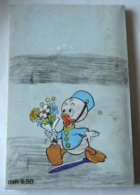 Aku Ankan taskukirja 30  Ympäri mennään, yhteen tullaan