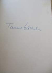 Pruustinnald jäi vaisorm suuhu ja muuta merkillistä Kanalin kahden puolen