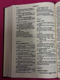 Raamattu; viininpunainen, isotekstinen 92-käännös