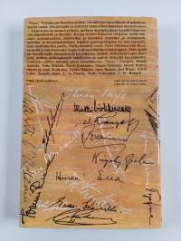 Kavalkadi ja purpuri : muistikuvia vieraskirjan puumerkkien viereltä