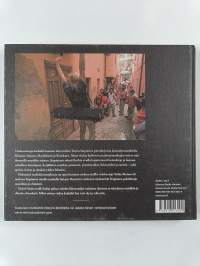 Viulunsoittaja kadulla : es muss sein