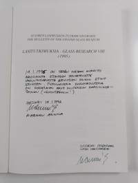 Lasinkeräilijän muotokuva : vanhaa suomalaista lasia (signeerattu)