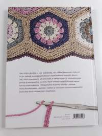 Nyt virkkaamaan! : 25 koukuttavan helppoa virkkausmallia