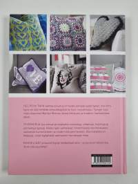 Tyynykirja : virkkaa, kirjo ja neulo : 68 hurmaavaa ja hauskaa tyynyä