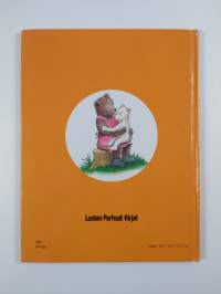 Pieni jääkarhu tapaa sukulaisia