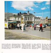 Tampere - Työn ja taiteen kaupunki  -  Arbetets och konstens stad -City of art and industry. Värikuvateos Tampereesta, 1976.