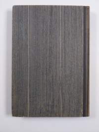 Kirkkopolkuja kivimuurien keskellä