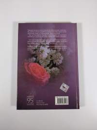 Tuoksujen lumoa : luo yksilöllisiä tuoksuja eteerisistä öljyistä