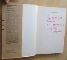 Kirjeitä hyllystäni