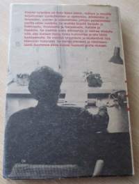 Kirjeitä hyllystäni