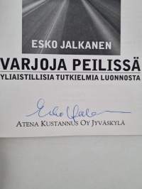 Varjoja peilissä : yliaistillisia tutkielmia luonnosta (signeerattu)