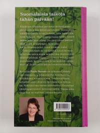 Taika päivässä : 365 + 1 suomalaista taikaa