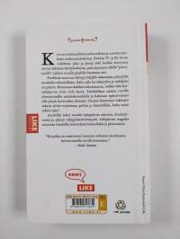 Kummajainen astuu kehiin