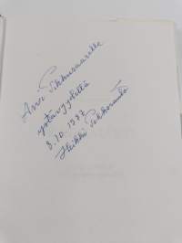 Kauhajärvi : totta ja tarinaa pohjalaisesta rajakylästä (signeerattu, tekijän omiste)