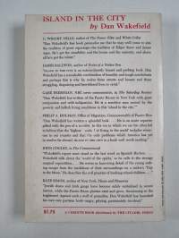 Island In The City : Puerto Ricans in New York