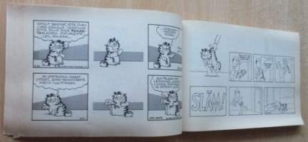 Karvisen mitalla neljäs kirja