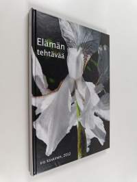 Elämän tehtävää = Some small tasks offered to us by life = Quelques petites choses que la vie nous donne à faire (signeerattu, tekijän omiste)