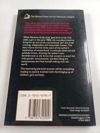 There's a good girl : gender stereotyping in the first three years of life : a diary