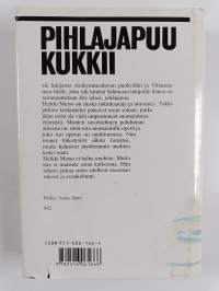 Pihlajapuu kukkii : romaani