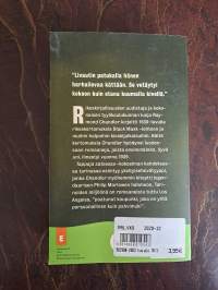 Tappaja sateessa: kahdeksan rikoskertomusta