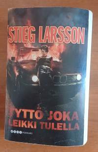 Tyttö joka leikki tulella