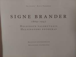 Signe Brander 1869-1942 : Helsingin valokuvaaja = Helsingfors fotograf