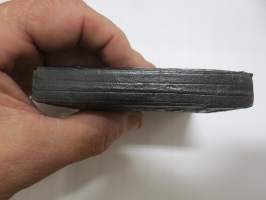 Dagerrotypia / dagerrotyyppi -valokuva kotelossa, noin 7 x 11 cm eli "quarter-plate" / neljänneslevyn kokoinen, kohtuukunto, hopeoidussa pinnassa joitakin pilkkuja