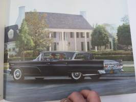 Lincoln - The Pursuit of Perfection - A history of fine motorcars (1921-1959) -mallivuoden 1959 Premiere &amp; Continental Mark IV mallien markkinointitueksi tehty esite