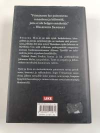 Tyttö ja kissa