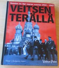 Veitsen terällä : Suomen tie läpi vaaran vuosien 1944-1962