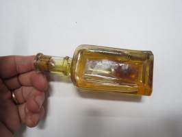 Sperm Sewing Oil - Warranted not to cumorstain - Manufactured By Oy TEKA Ab Riihimäki -ompelukoneöljyä pullossa