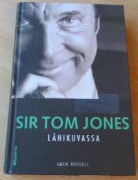 Sir Tom Jones lähikuvassa