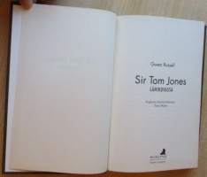 Sir Tom Jones lähikuvassa