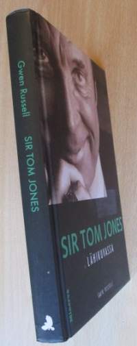 Sir Tom Jones lähikuvassa