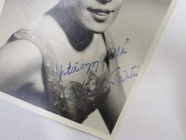Annikki Tähti -nimikirjoitus  / signature - autograph