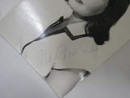 Eila Pellinen -nimikirjoitus  / signature - autograph