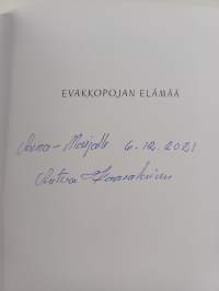 Evakkopojan elämää (signeerattu, tekijän omiste)