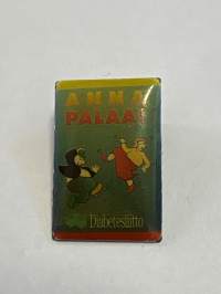 Anna palaa Pinssi, Rintamerkki, Neulamerkki