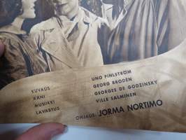 Suomi Filmin Uutisaitta 1942 nr 7, Kansikuva Irma Seikkula - Synnin puumerkki, Rautakruunu, Me pyydämme tanssiin, Hänen poikansa, Filmileirin elämää Urjala, ym.