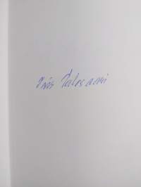 Iris Palosaari : auttajana kahden maailman välissä (signeerattu)